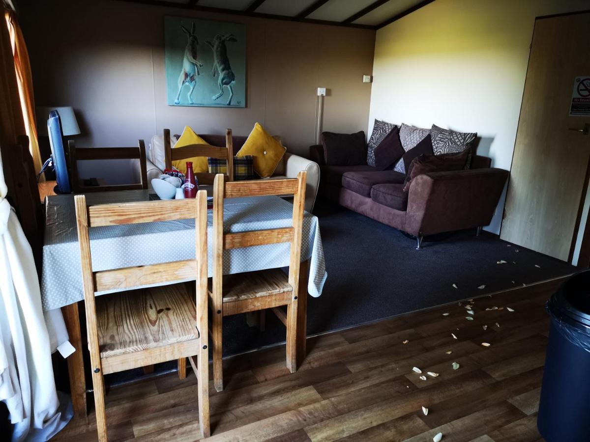 The Raddle Inn Log Cabins Croxden 外观 照片